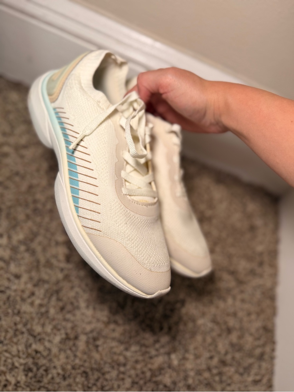 Vionic Embolden Cream Sneakers Size 8